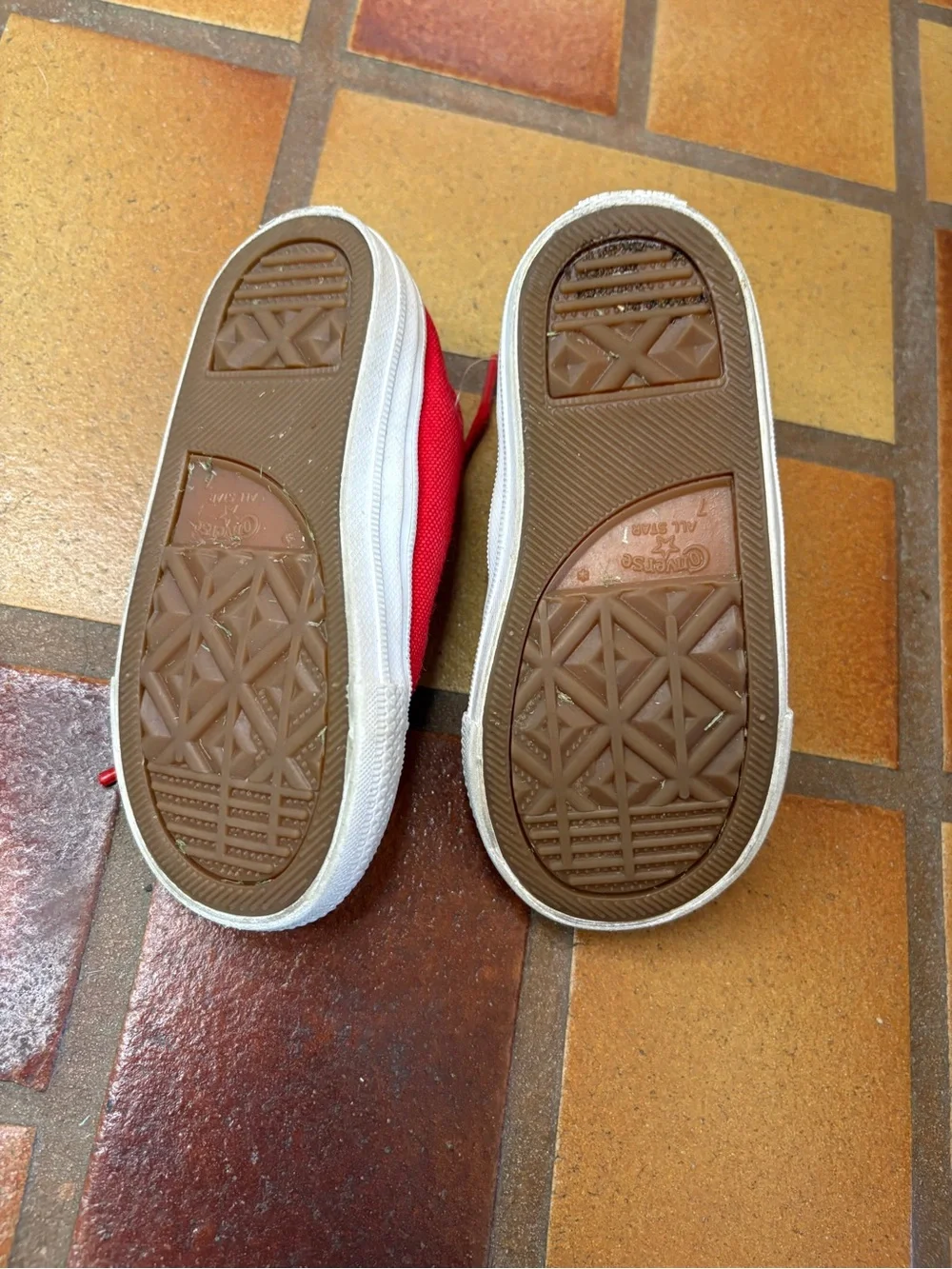 Converse bright red
